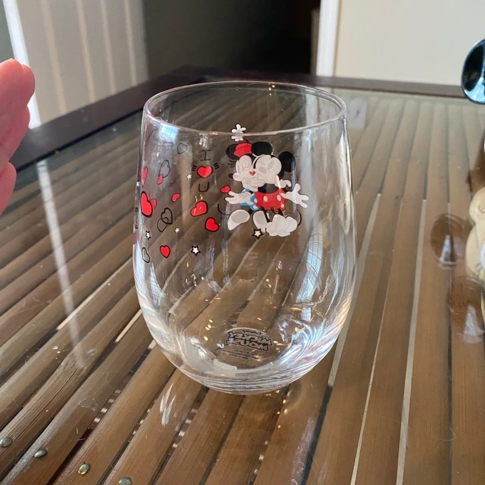 DISNEY MICKEY MINNIE MOUSE Hearts STEMLESS WINE GLASS 20 Oz Collectible